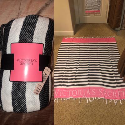 Victoria's Secret Bedding | Beautiful Victoria’s Secret Throw Blanket | Color: Black/Pink | Size: Full