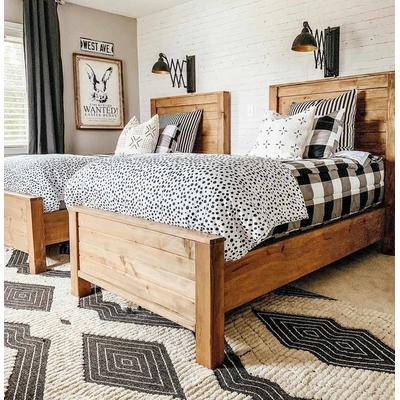 Hesperus 5'3" x 7'3" Black/Ivory Area Rug - Boutique Rugs