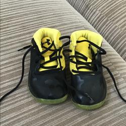 Under Armour Shoes | Kids Shoes | Color: Black/Yellow | Size: 4