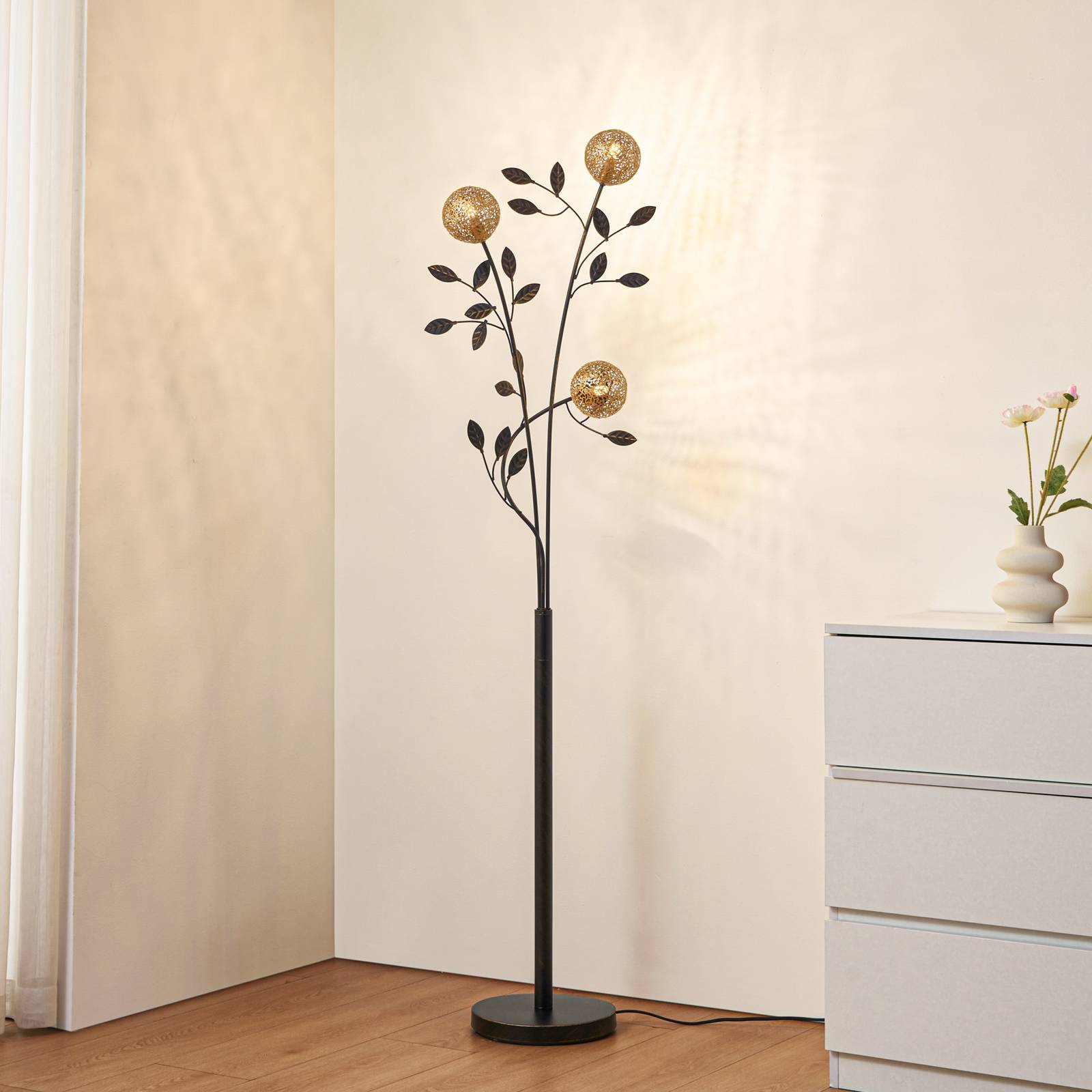 Stehlampe Evory Lucande, schwarz, für Wohn- / Esszimmer, Metall, Florentiner, Stehlampe