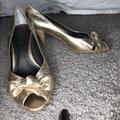 Jessica Simpson Shoes | Jessica Simpson Metallic Gold Earth Shoe | Color: Gold | Size: 8.5