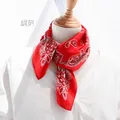 Foulard 100% soie naturelle imprimé noir et rouge style Hip Hop petits carrés 51x51cm bandeau