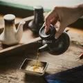 Pot de soja noir rétro en céramique de style japonais petit pot de vinaigre avec couvercle