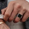 Bague pour hommes chevalière carrée en acier inoxydable anneaux Pinky pour hommes en émail noir