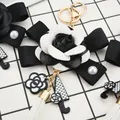 Porte-clés fleur en cuir véritable camélia noir de luxe pendentif lettre parapluie clé de voiture