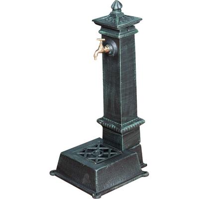 Gusseisenbrunnen mit antik-grüner Oberfläche Image