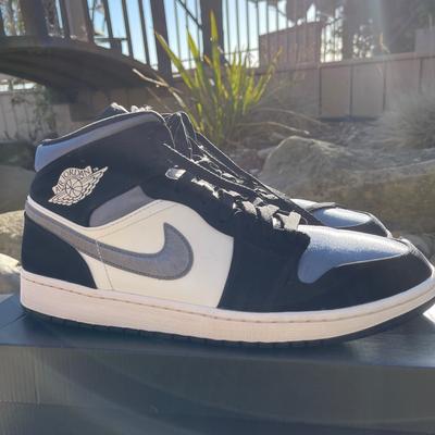Nike Shoes | Men’s Nike Air Jordan 1 Mid Se Black/Smoke Grey, Size 12. | Color: Black/Gray | Size: 12