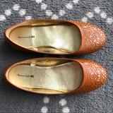 American Eagle Outfitters Shoes | (American Eagle Outfitters) Beautiful Flats - Size 4 | Color: Tan | Size: 4