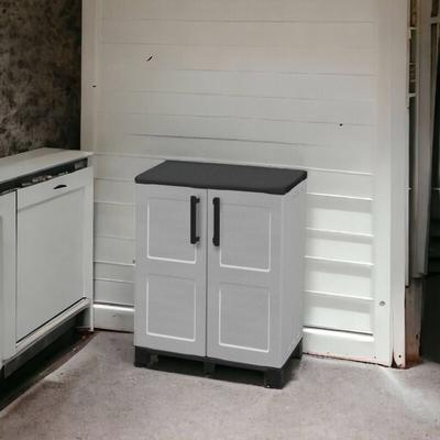 Mehrzweck Außen oder Innenschrank, niedriger Kleiderschrank mit 2 Türen und 1 Polypropylenregal, Image
