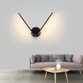 Applique murale LED avec bras design nordique minimaliste et créatif idéal pour un salon une