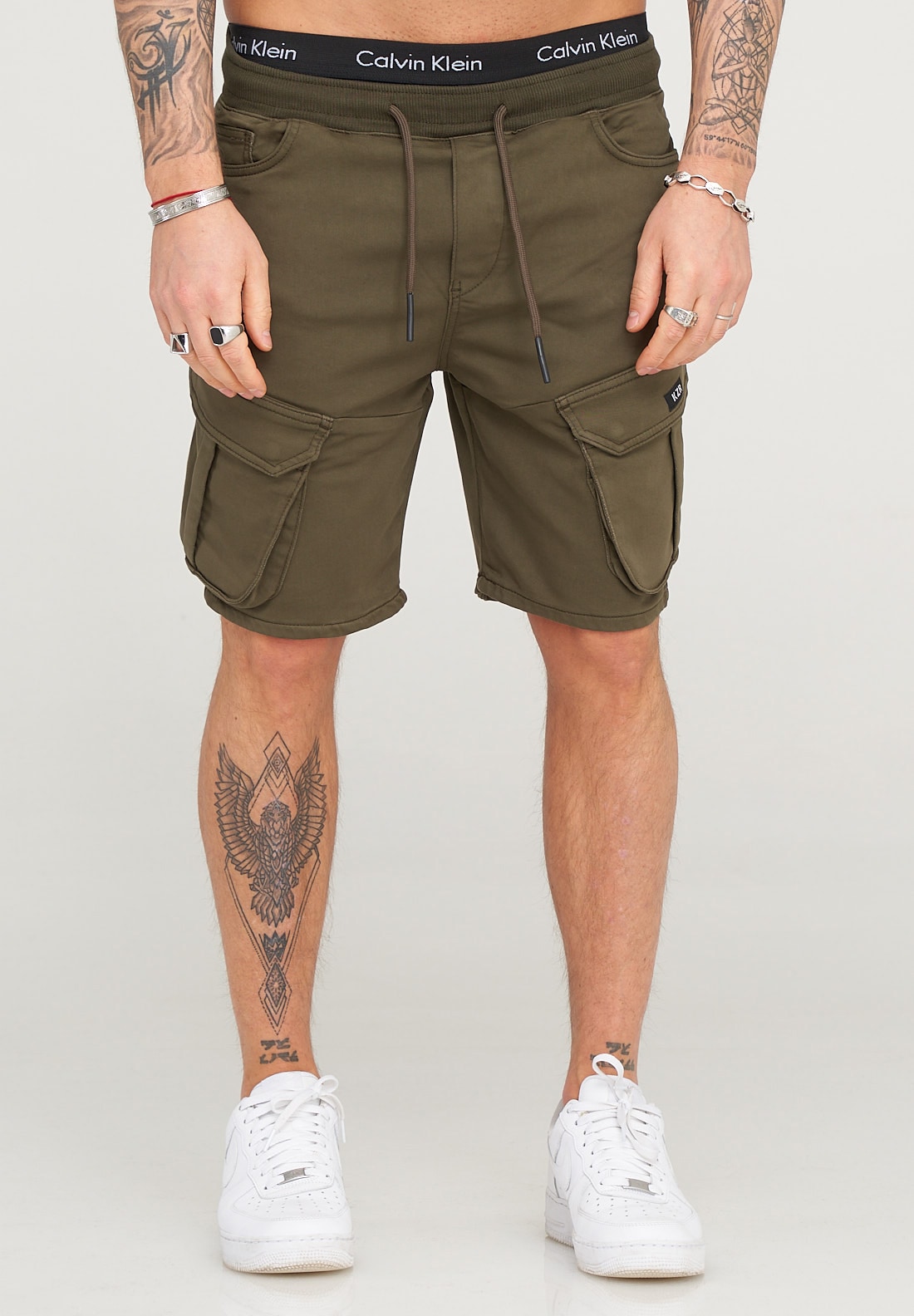 Shorts BEHYPE "STANLAY", Herren, Gr. M, EURO-Größen, grün (khaki), 74% Polyester, 24% Viskose, 2% Elasthan, Hosen Shorts, mit modischen Cargotaschen