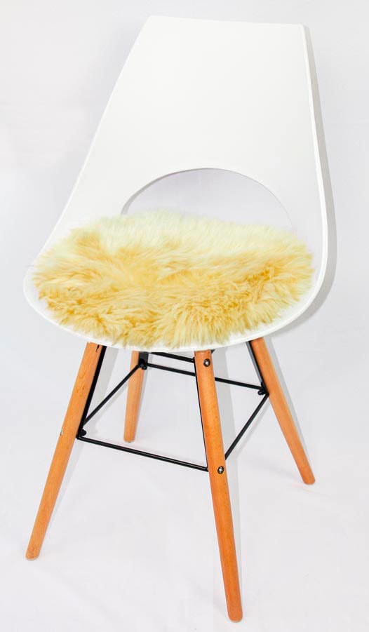 Stuhlkissen HEITMANN FELLE "Lamm, Sitzauflage rund" Gr. 41, beige (beige, felloptik unifarben), B:45 L:45 Ø:45, Lammfell, Dekokissen_Sitzkissen_Kissenhüllen, Ø 45 cm, echtes Lammfell, waschbar, auch als 2er oder 4er Set Image