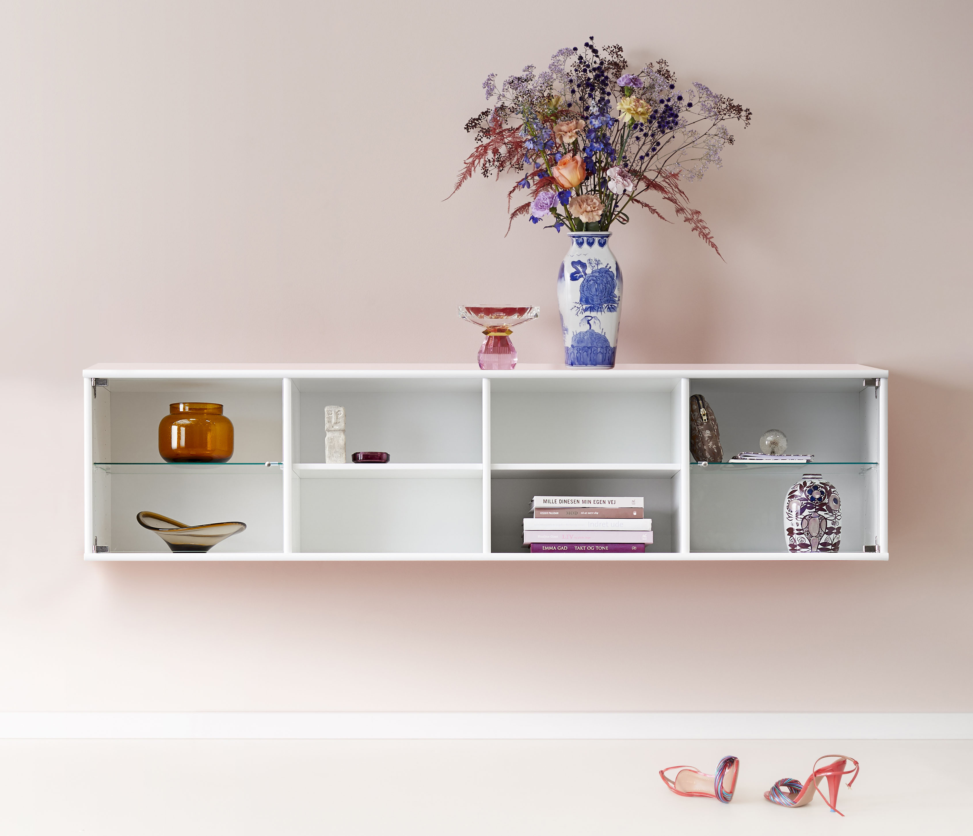 Regal HAMMEL FURNITURE "Mistral, Hochwertig Lowboard, hängend/stehend montierbar", weiß, B:177cm H:42cm T:32,5cm, Regale, Regal, mit zwei Glastüren, B: 177 cm, lowboard, anpassungsbar Designmöbel