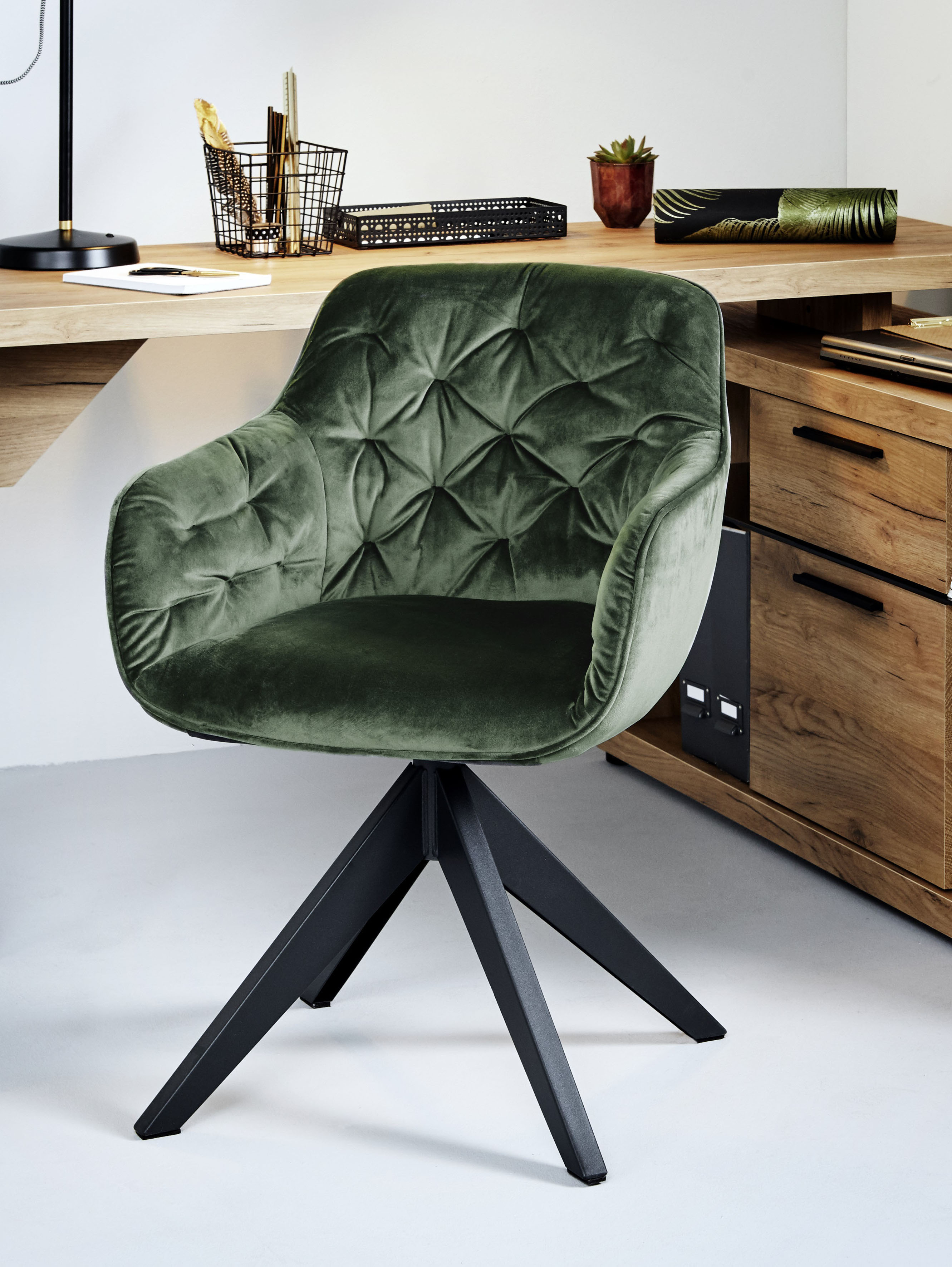 Schalenstuhl JAHNKE "KENSINGTON TWIST LOCK", grün (flaschengrün, schwarz matt, schwarz), B:57,5cm H:80,5cm T:59,5cm, Polyester, Stühle, Twistlock - dreht sich in Ausgangsposition zurück