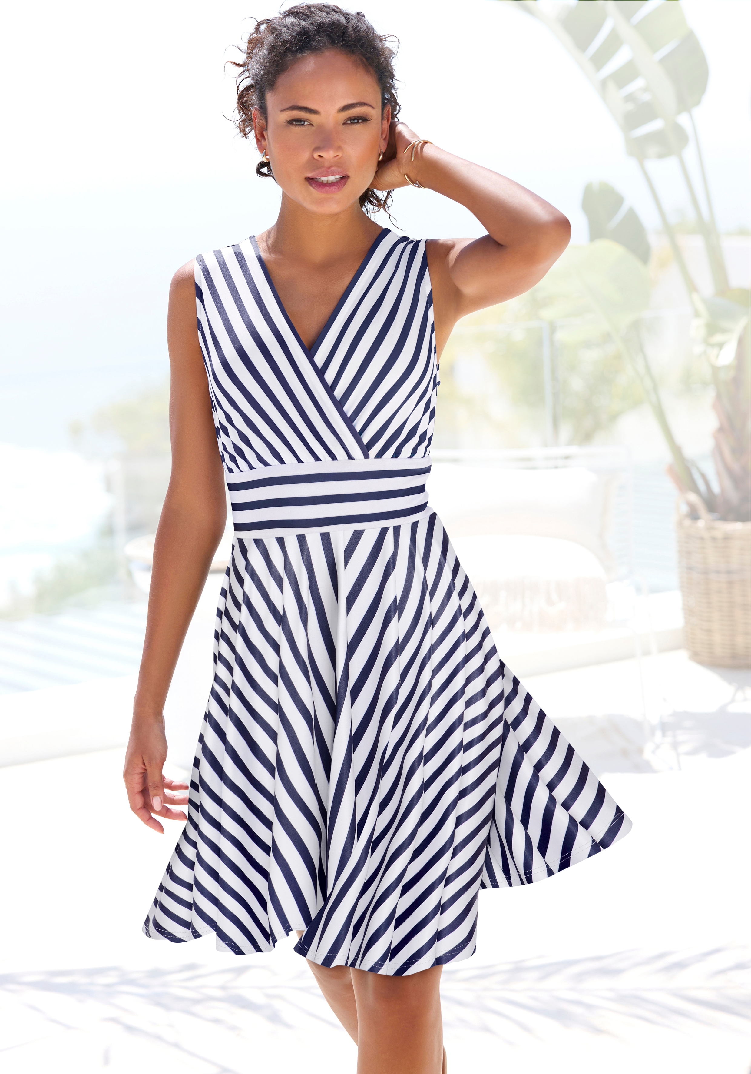 Sommerkleid LASCANA, Damen, Gr. 40, N-Gr, blau (marine, weiß, gestreift), Jersey, Obermaterial: 95% Polyester, 5% Elasthan, figurumspielend kniefrei, V-Ausschnitt, Kleider Sommerkleid, mit Streifenprint, Wickelkleid, tailliertes Minikleid, casual-chic