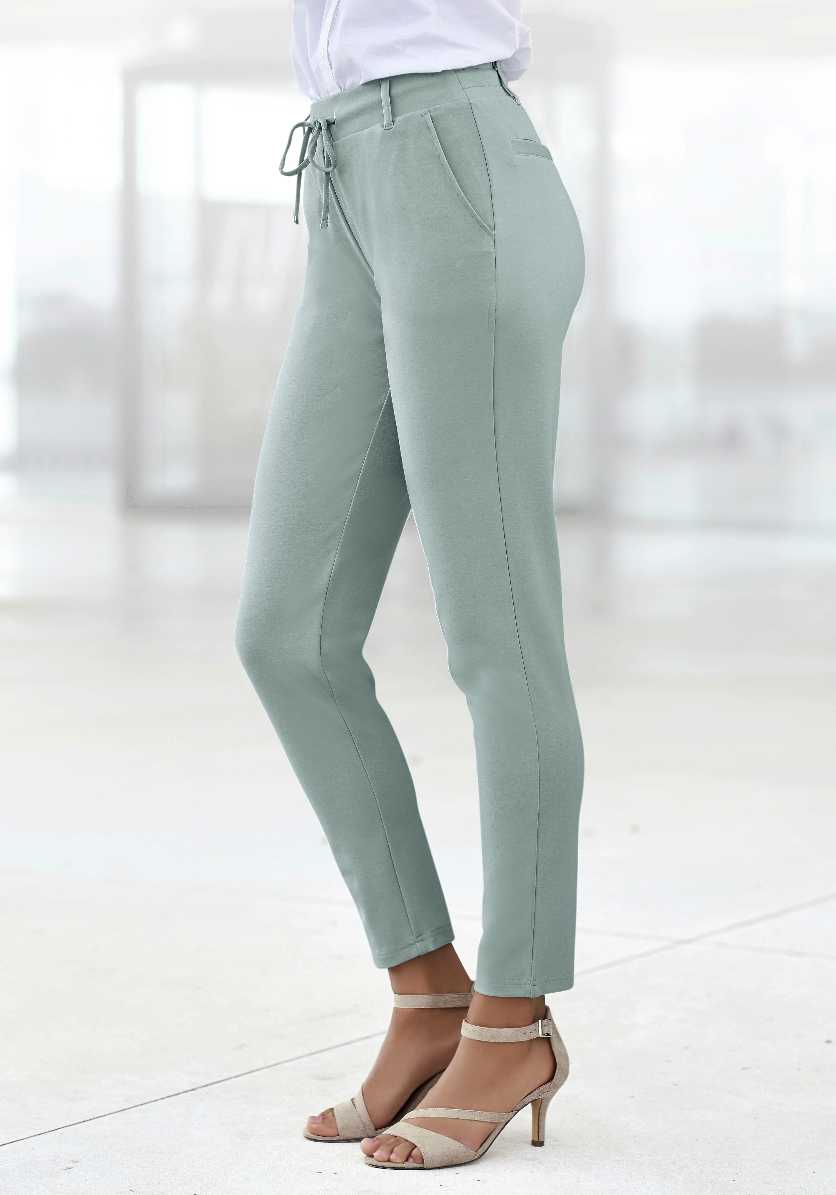 Jogger Pants LASCANA, Damen, Gr. 38, N-Gr, grün (mint), Sweatware, Obermaterial: 70% Viskose, 25% Polyamid, 5% Elasthan, unifarben, Basic schmal knöchelfrei, Hosen, mit elastischem Bund und Gürtelschlaufen, Loungewear Image