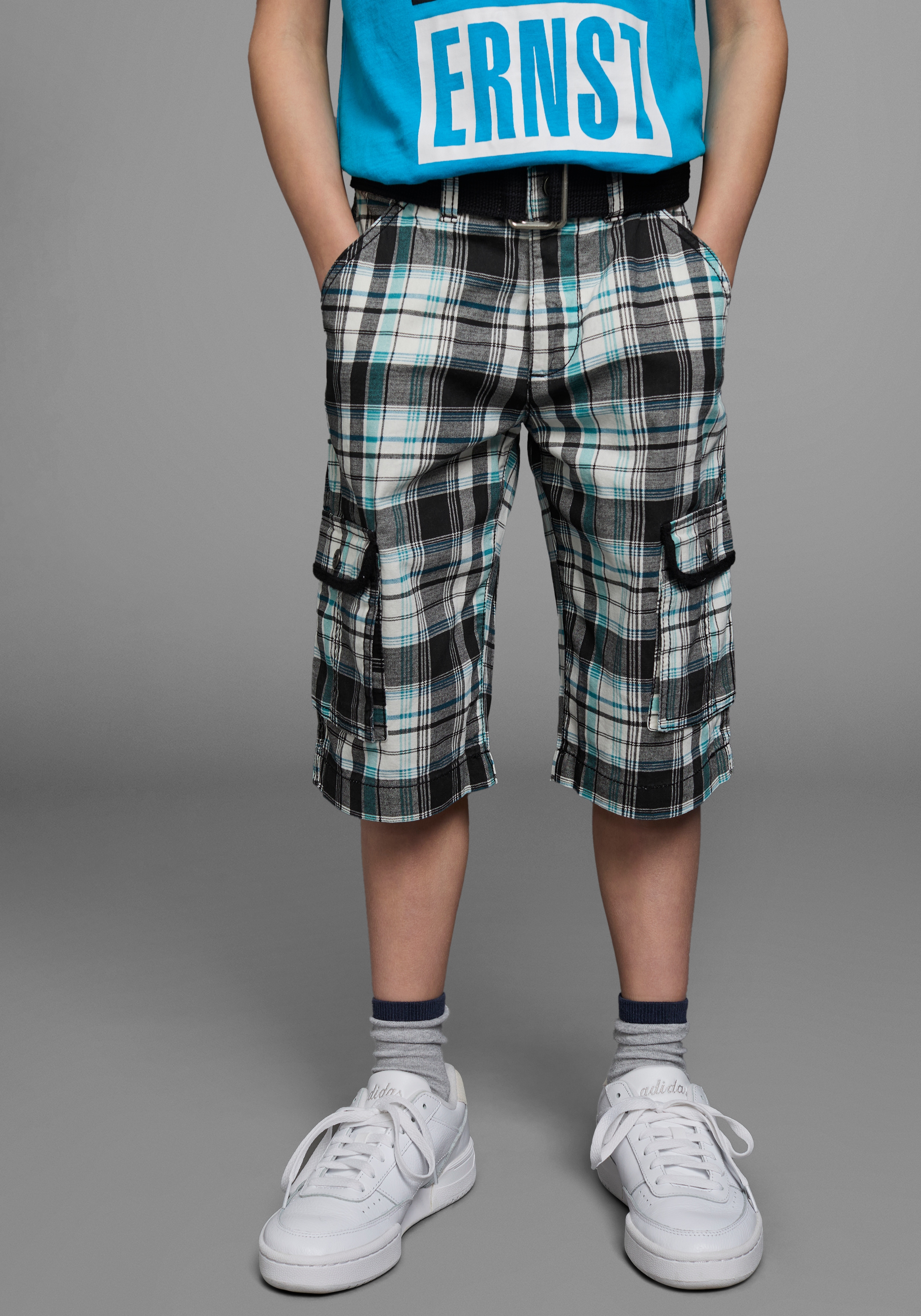 Shorts KIDSWORLD "2tlg. Bermudas mit Gürtel, Karierte Cargo-Bermudas", Jungen, Gr. 158, N-Gr, bunt (anthrazit, türkis, kariert), Twill, Obermaterial: 100% Baumwolle, kariert, Basic, Hosen Shorts, mit Textilgürtel Image