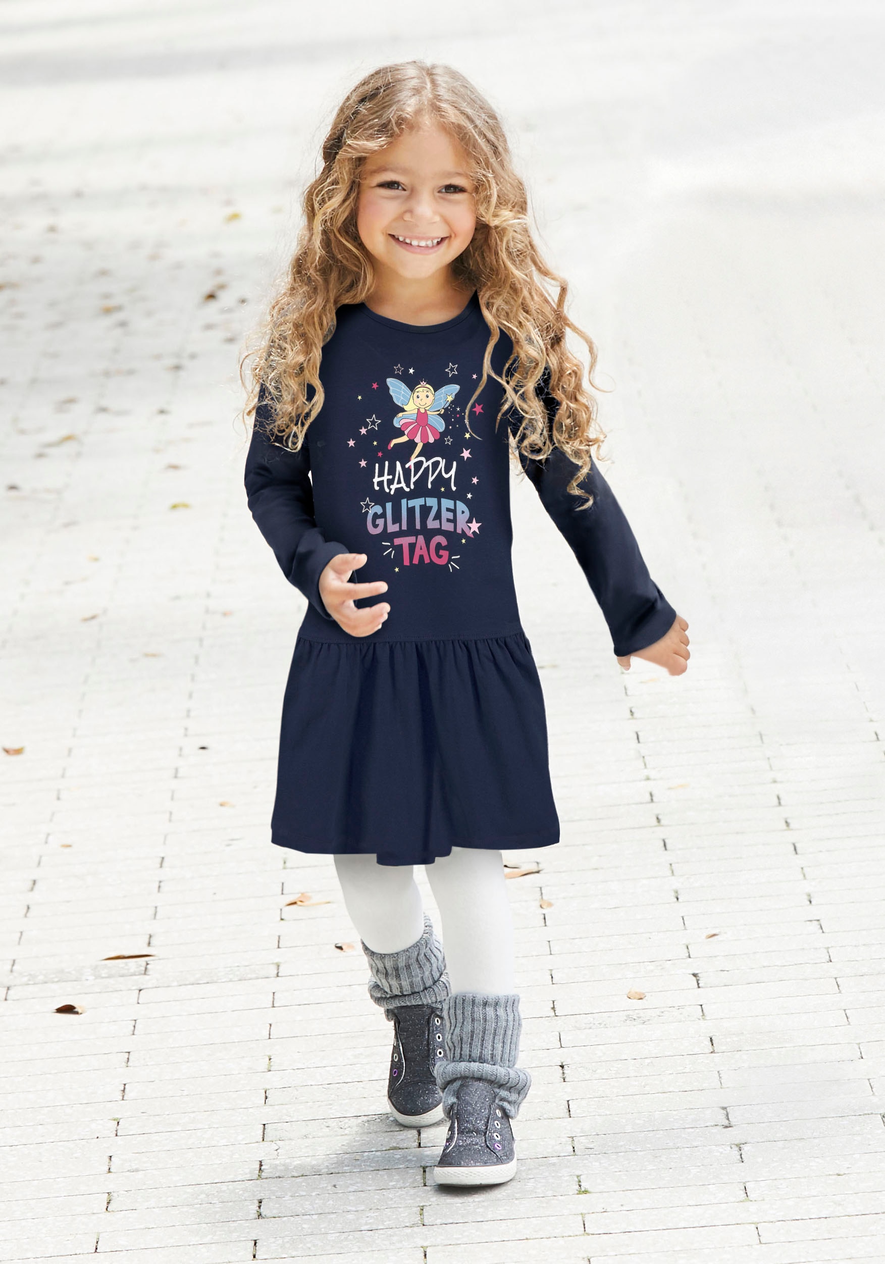 Jerseykleid KIDSWORLD "HAPPY GLITZER TAG", Mädchen, Gr. 128/134, N-Gr, blau (marine), Jersey, Obermaterial: 95% Baumwolle, 5% Elasthan, bedruckt, Modisch, ausgestellt kniefrei, Rundhals, abgesteppte Kante, Kleider, kniefreie Länge, verspielter Look,... Image