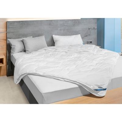 Kunstfaserbettdecke BECO "Gregor, Bettdecken für Sommer und Winter, Ganzjahresdecke", weiß, B:200cm L:220cm, Bezug: 100% Polyester. Füllung: 100% Polyester, Bettdecken, Bettdecke 135x200cm, allergiker geeignet (Hausstauballergiker) Image