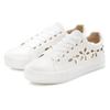 Sneaker LASCANA, Damen, Gr. 38, weiß, Obermaterial: 100% Lederimitat. Futter: 100% Lederimitat. Decksohle: 100% Lederimitat. Laufsohle: 100% Synthetik, unifarben, casual, Schuhe Sneaker, mit kleinen Cut-Outs, Schnürhalbschuhe, Freizeitschuhe VEGAN