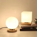 Petite lampe de table ronde en bois luminaire décoratif d'intérieur idéal pour une chambre à