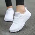 Chaussures Plates en Maille Respirante pour Femme Baskets de Gym Canisées Blanches Décontractées