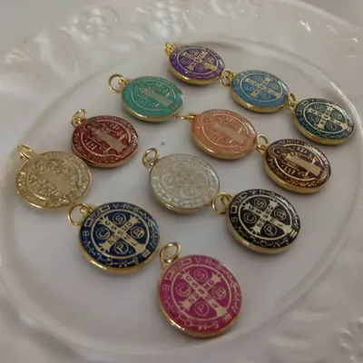 Ensemble religieux Saint Benoît plaqué or 50 pièces multicolore cocotier catholique SB médaille
