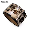TOTABC Fashion Bracelets en cuir à breloque léopard pour femmes bracelet en V Bracelets & Bracelets