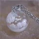 Collier en résine noctilucent transparente chic pour femme boule ronde nuage blanc pendentif