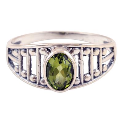 'Sterling Silver Single Stone Ring with 1-Carat Peridot Gem'