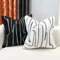 Housse de coussin nordique à lignes abstraites taie d'oreiller décorative en coton et lin noir et