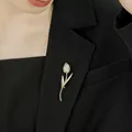 Broche en forme de fleur pour femmes épingles de collier de tulipe en cristal décor de gril de