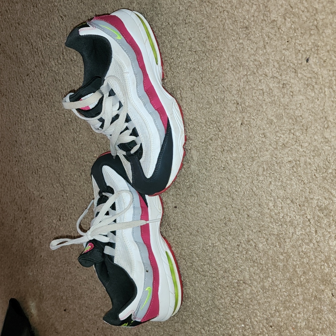 Nike Shoes | Girls Air Max 95 Size 3y Nike Shoes Black Pink White 3 | Color: Black/Pink | Size: 3g