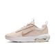 NIKE Damen Air Max INTRLK Lite Sneaker, Light Soft PINK/Shimmer-White, 40 EU