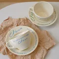 Tasse à café en céramique rétro chic avec lettres françaises assiette à dessert crème jaune