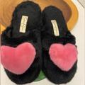 Jessica Simpson Shoes | Jessica Simpson Heart Faux Fur Slippers | Color: Black/Pink | Size: 7