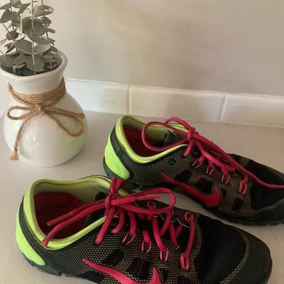 Nike Shoes | Tennis Shoes From Nike | Color: Black/Green | Size: 6.5