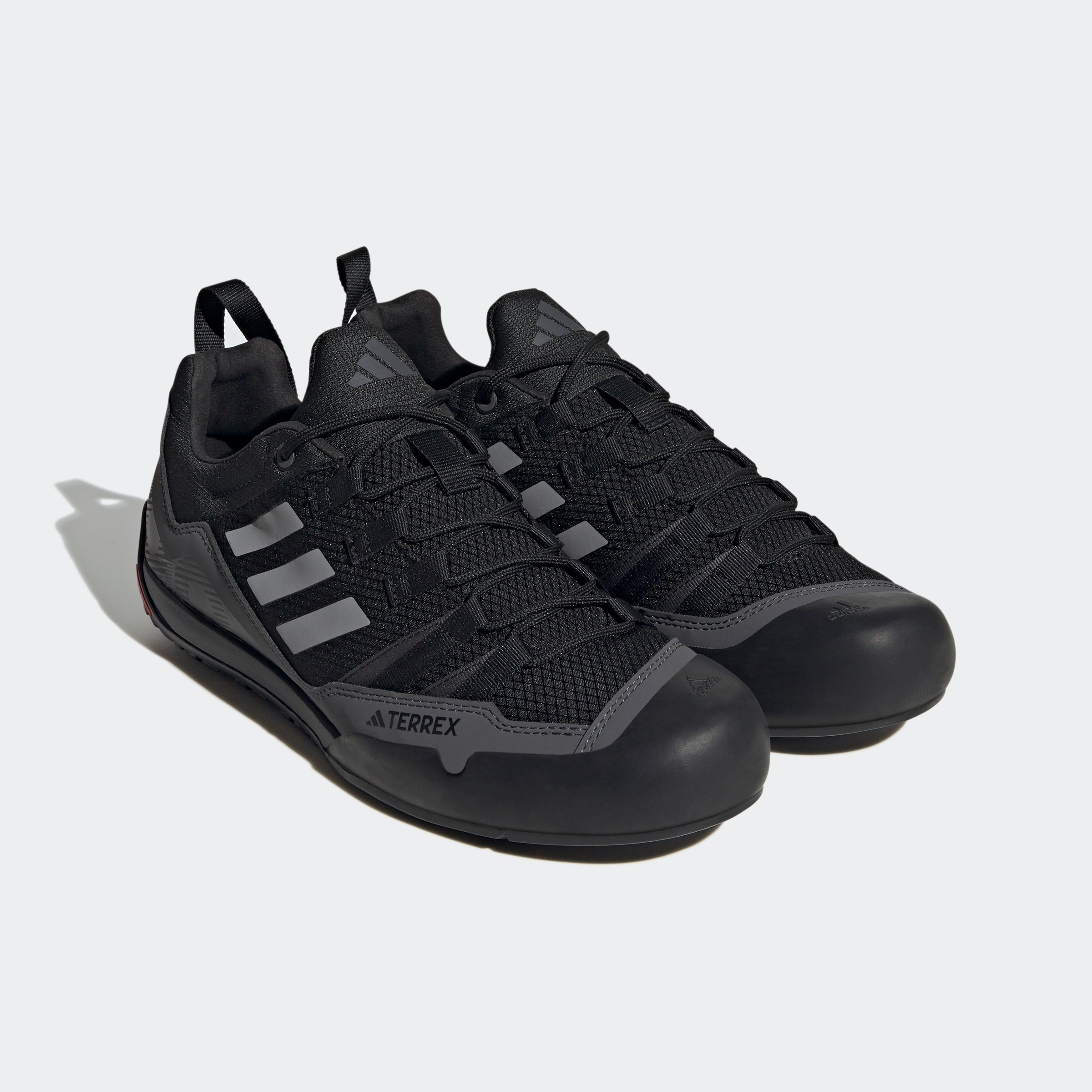 Wanderschuh ADIDAS TERREX "TERREX SWIFT SOLO 2.0", Herren, Gr. 42, schwarz (core schwarz, grau three, grau six), Synthetik, Textil, Schuhe Wanderschuh