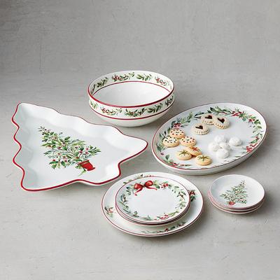 Set of 4 Holly Wreath Dinnerware Collection - Appe...