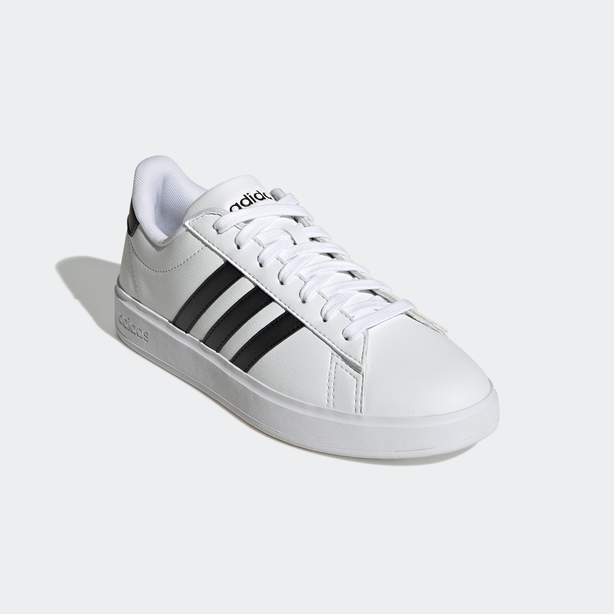 Sneaker ADIDAS SPORTSWEAR "GRAND COURT CLOUDFOAM LIFESTYLE COURT COMFORT", Damen, Gr. 37, schwarz-weiß (cloud weiß, core schwarz, core schwarz), Synthetik, Schuhe Sneaker, Design auf den Spuren des adidas Superstar