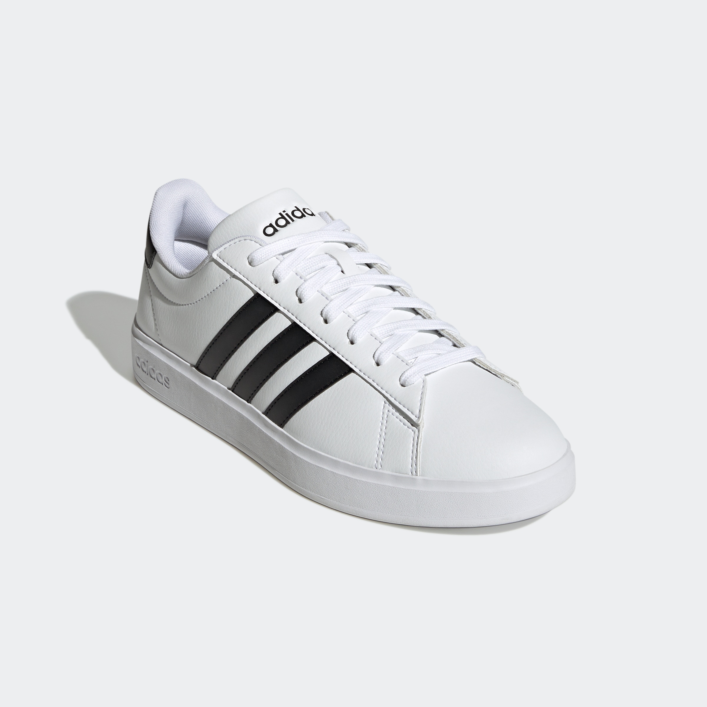 Sneaker ADIDAS SPORTSWEAR "GRAND COURT CLOUDFOAM COMFORT", Herren, Gr. 45, schwarz-weiß (cloud weiß, core schwarz, cloud weiß), Synthetik, Schuhe Sneaker, Design auf den Spuren des adidas Superstar