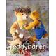 Teddybären-Kalender 2024. Foto-Wandplaner mit niedlichen Teddys. Jeden Monat ein liebevoll arrangiertes Bären-Foto im Format 30x39 cm. Mit Platz zum E