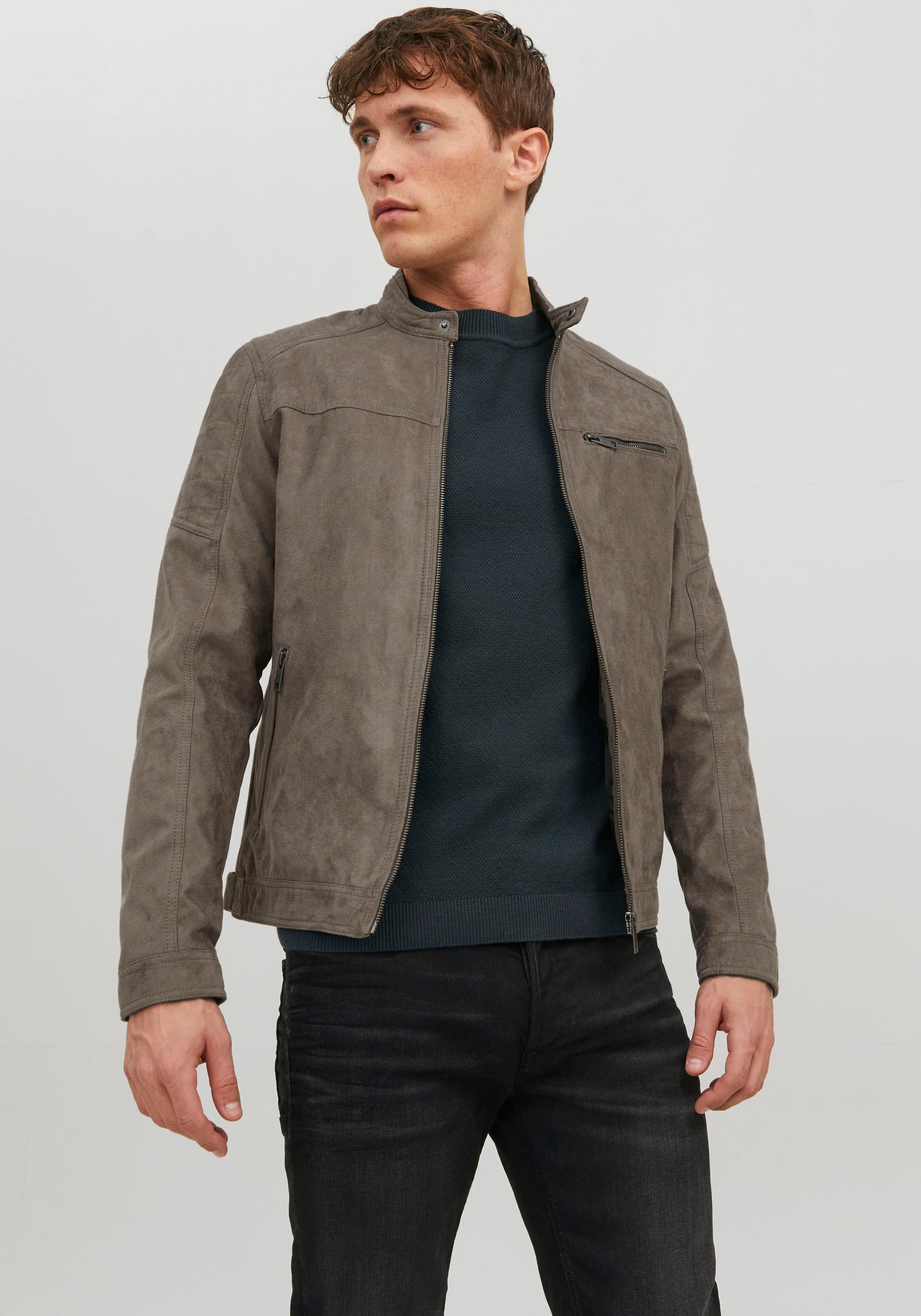 Lederimitatjacke JACK & JONES "JJEROCKY in Kunstlederoptik mit Reißverschlusstaschen", Herren, Gr. L, grün (falcon), Web, Obermaterial: 100% Polyester, unifarben, slim fit normal, Jacken, unifarben, modisch, regular fit, Lederimitat