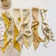 Gelb weiß kleine silk schal schmale streamer frauen hairband gebunden tasche dekoriert mit