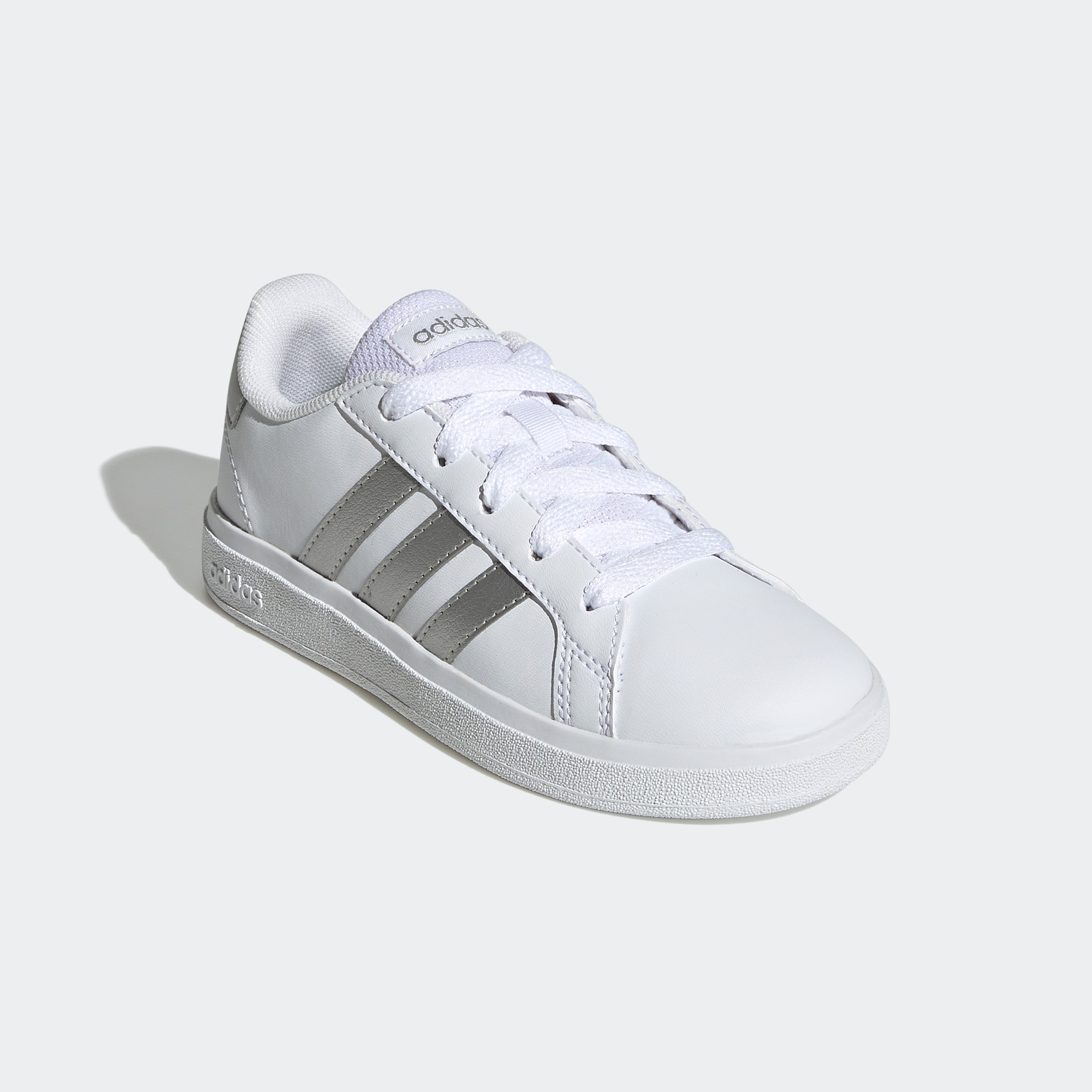 Sneaker ADIDAS SPORTSWEAR "GRAND COURT LIFESTYLE TENNIS LACE-UP", Mädchen, Gr. 35, weiß (cloud weiß, matte silber, matte silber), Synthetik, Textil, Schuhe Sneaker, Design auf den Spuren des adidas Superstar, für Kinder & Jugendliche