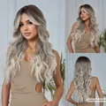 Perruque Synthétique Longue Grise Blonde pour Femme Ombre Blonde Perruque Ondulée avec Frange