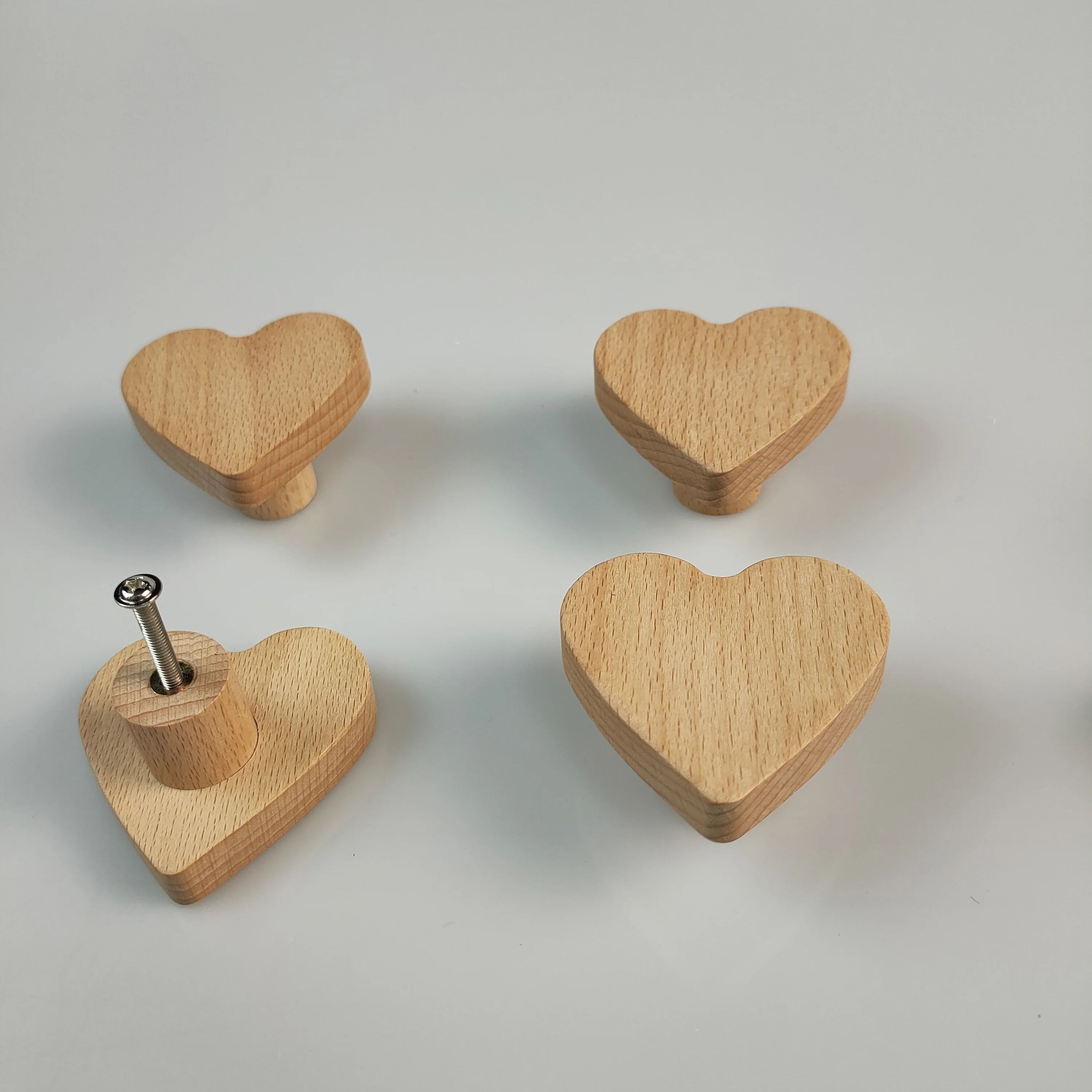 Schöne Holzgriffe in Herzform für Kleiderschränke, Schränke, Kinderzimmer, Schränke, Türgriffe, Dekoration, Möbelgriffe Image