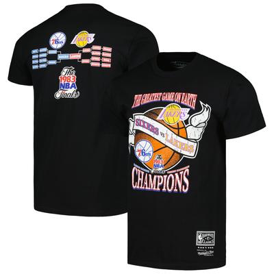 Schwarzes Mitchell & Ness Philadelphia 76ers vs. Los Angeles Lakers Hardwood Classics 1983 NBA Finals Champions Victory Road T-Shirt für Herren Image