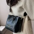 Sac à bandoulière géométrique large pour femme grande capacité cuir PU rétro sac initié shopping