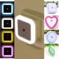 Mini Cute Wall Plug-in LED Night Light sensore automatico lampada da comodino per camera da letto